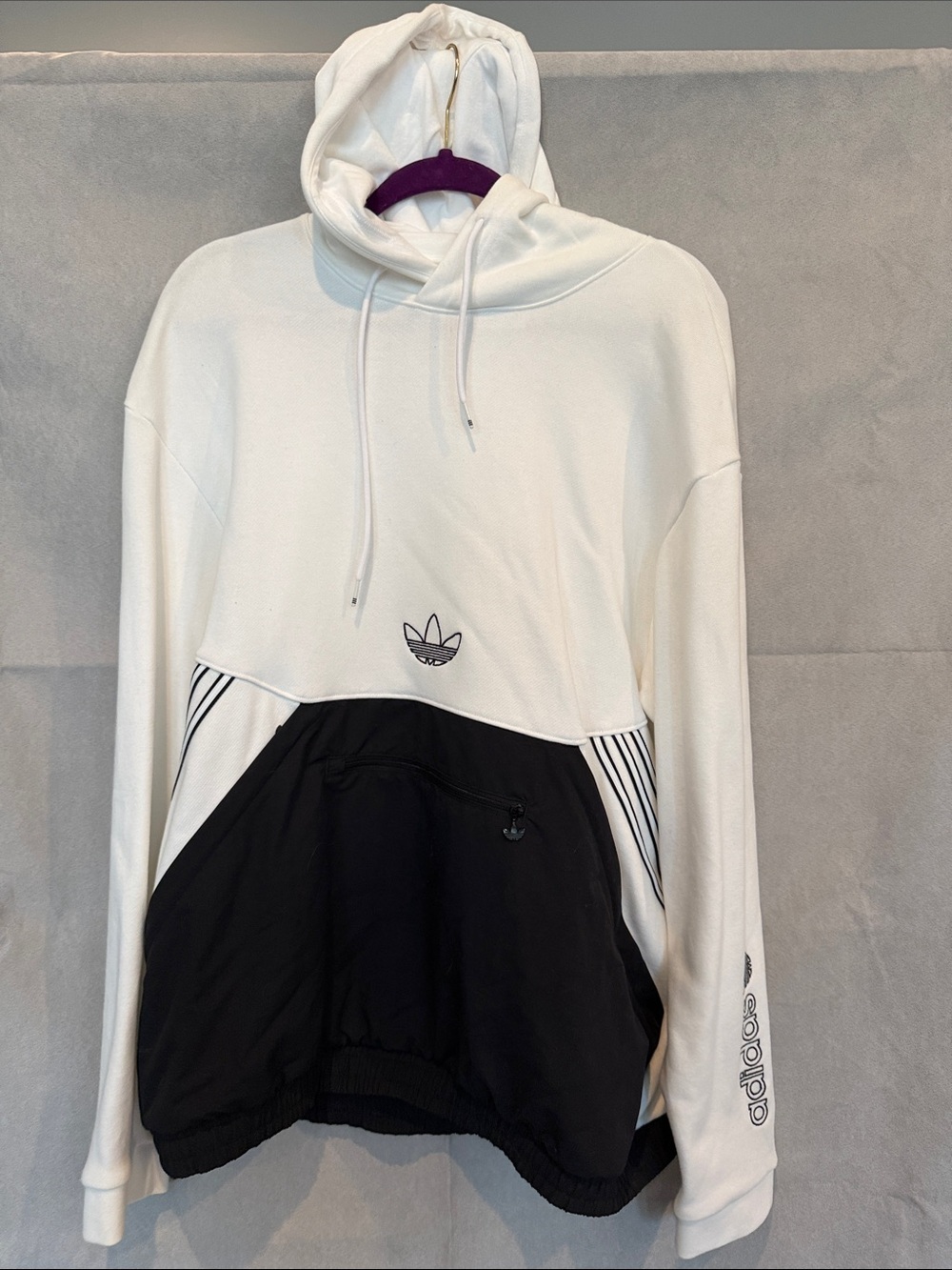 💥NWT Adidas White and Black Colorblock Hooded Pullover. size: M